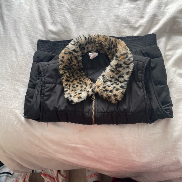 Black vest with a print collar - Picture 3 of 4